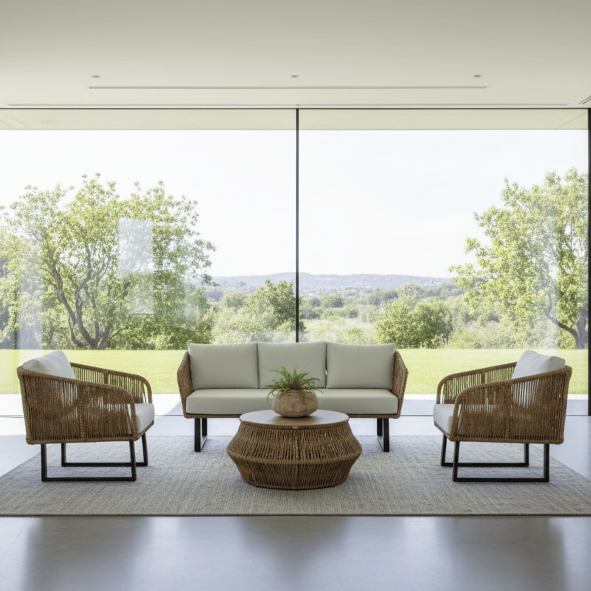 sala-cocn-tejida-con-fibra-natural-con-cojineria-blanca-4-piezas