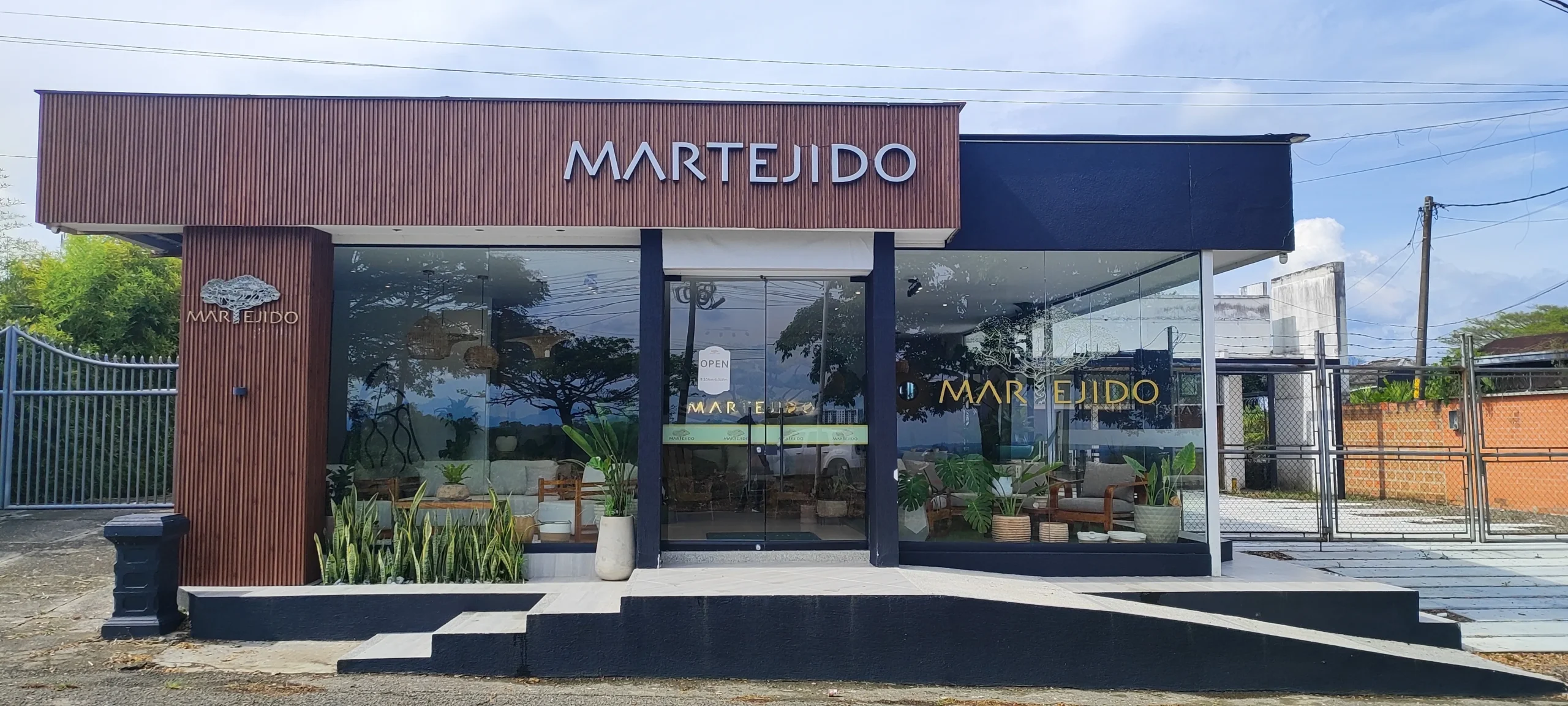 Fachada del showroom de Martejido en Cerritos, Km 7 vía Malabar, Pereira